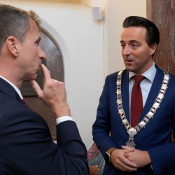 Ambassadeur René Miko en wethouder Mark Marshall Ambassadeur René Miko en wethouder Mark Marshall