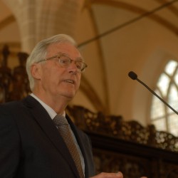 Ben Knapen spreekt laudatio uit  Ben Knapen spreekt laudatio uit