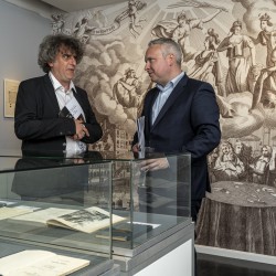 Čeněk Hajný van de Tsjechische Ambassade in gesprek met John Exalto Čeněk Hajný van de Tsjechische Ambassade in gesprek met John Exalto