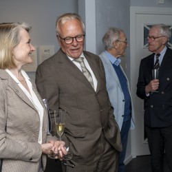 Links: Petra Zachrisson Beets, Officer for Communication, Culture and Sweden Promotion, Swedish Embassy, in gesprek met bestuurslid Nick van Loendersloot Links: Petra Zachrisson Beets, Officer for Communication, Culture and Sweden Promotion, Swedish Embassy, in gesprek met bestuurslid Nick van Loendersloot