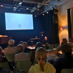 Nagesprek met het publiek.