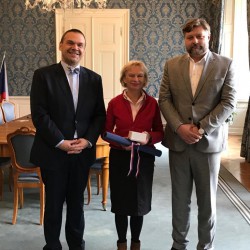 Minister Martin Baxa, Helena Verhoef en PhDr Miroslav Vaskovych, directeur van het Comenius Museum in Uhersky Brod