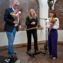 Bloemen voor tentoonstellingmakers Ronald van Westrenen en ontwerper Sonja de Boer_Liek Bouma